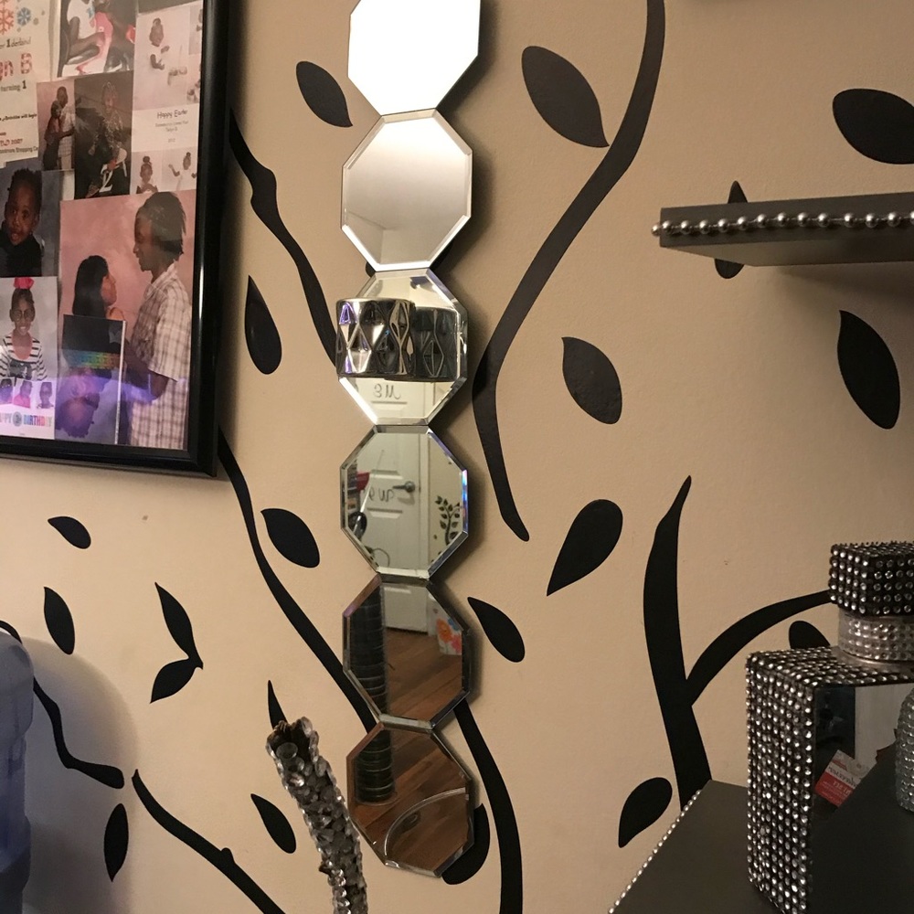 Wall mirror